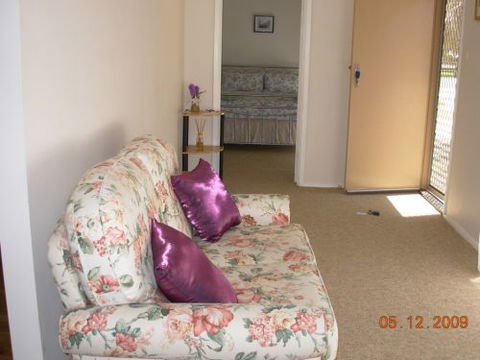 Edie's Overnight Accommodation - Redcliffe Tourism 0