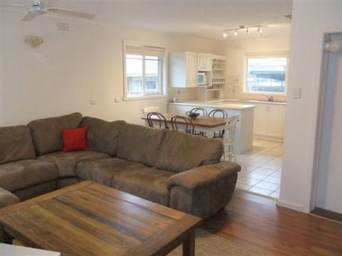 Rosebud Beach House On Kennington - Redcliffe Tourism 0