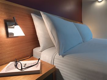 Ibis Melbourne Little Bourke Street - Redcliffe Tourism 2