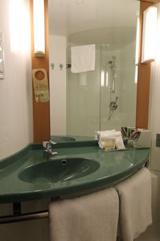 Ibis Newcastle - Redcliffe Tourism 1
