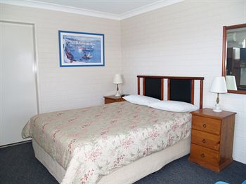 Pigeon House Motor Inn - Redcliffe Tourism 0