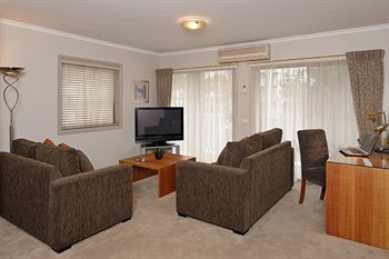 Ringwood Royale - Redcliffe Tourism 2