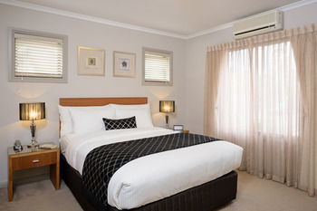 Ringwood Royale - Redcliffe Tourism 9