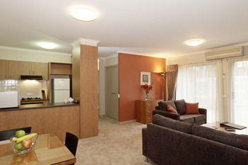 Ringwood Royale - Redcliffe Tourism 19