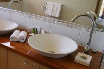 Lake Weyba Cottages Noosa - Redcliffe Tourism 9