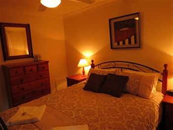 Barrington Wilderness Cedar Lodge Accommodation - Redcliffe Tourism 1
