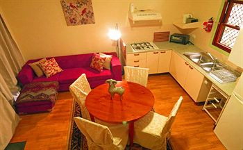 Barrington Wilderness Cedar Lodge Accommodation - Redcliffe Tourism 7