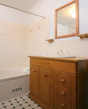 Barrington Wilderness Cedar Lodge Accommodation - Redcliffe Tourism 9