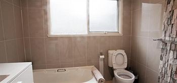 Taren Point Beach House - Redcliffe Tourism 1