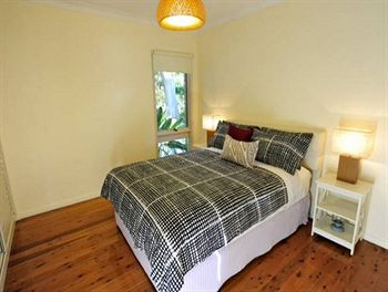 Taren Point Beach House - Redcliffe Tourism 3