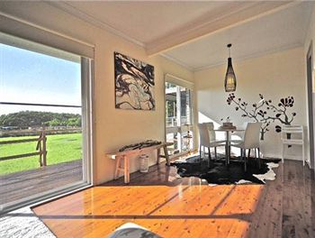 Taren Point Beach House - Redcliffe Tourism 4