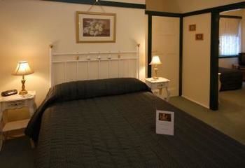 Chalet Blue Mountains - Redcliffe Tourism 4
