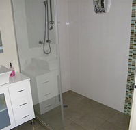 DeaposVine Escape - Redcliffe Tourism