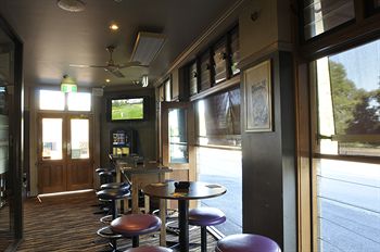 The Bayview Hotel - Redcliffe Tourism 1