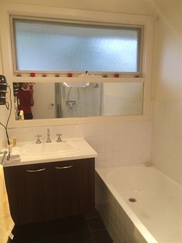 Australian Home Away Doncaster Elgar 2 - Redcliffe Tourism 1