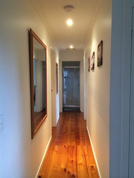 Australian Home Away Doncaster Elgar 2 - Redcliffe Tourism 3