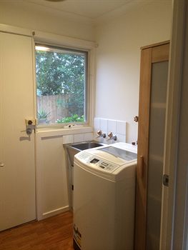 Australian Home Away Doncaster Elgar 2 - Redcliffe Tourism 5