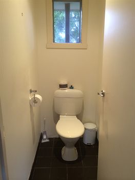 Australian Home Away Doncaster Elgar 2 - Redcliffe Tourism 6