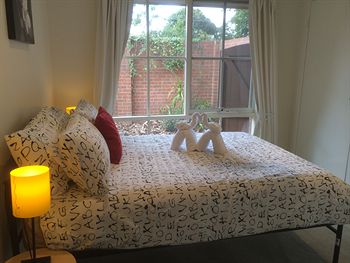 Australian Home Away Doncaster Elgar 2 - Redcliffe Tourism 7