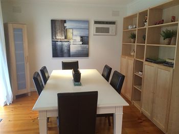 Australian Home Away Doncaster Elgar 2 - Redcliffe Tourism 11