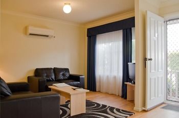 Baybrook Motor Inn & Apartments - Redcliffe Tourism 24