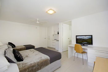 Jacaranda Noosa - Redcliffe Tourism 36