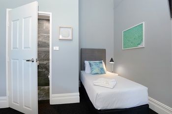 Alison Lodge - Redcliffe Tourism 26