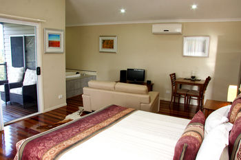 Yabbaloumba Retreat - Redcliffe Tourism 2
