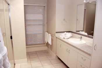 Yabbaloumba Retreat - Redcliffe Tourism 3