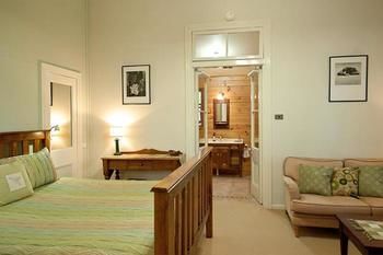 Milton Bed And Breakfast - Redcliffe Tourism 14