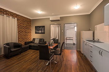 Akuna Motor Inn And Apartments - Redcliffe Tourism 11