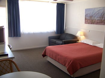 Beach Motel Woolgoolga - Redcliffe Tourism 0