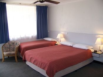 Beach Motel Woolgoolga - Redcliffe Tourism 2