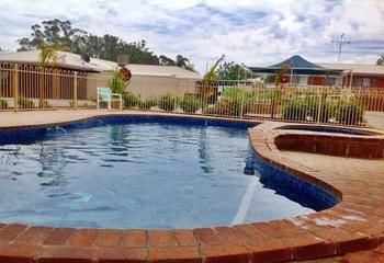 Tooleybuc Motel - Redcliffe Tourism 2