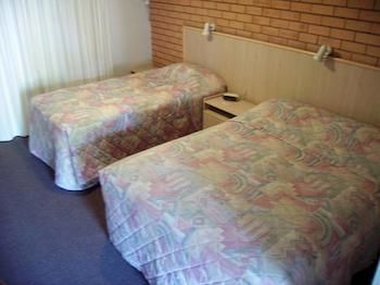 Centabrook Motor Inn - Redcliffe Tourism 3