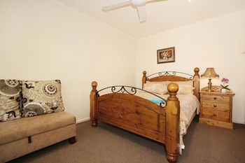 Lisson Holiday Rental - Redcliffe Tourism 3