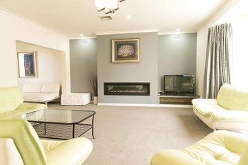 Hawthorn Holiday House - Redcliffe Tourism 9