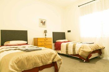 Hawthorn Holiday House - Redcliffe Tourism 10