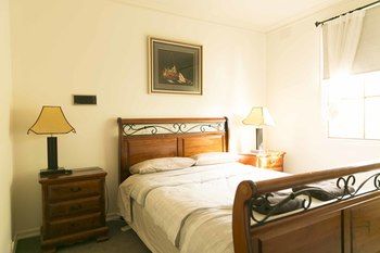 Hawthorn Holiday House - Redcliffe Tourism 13