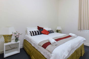Anchor On Little Collins - Redcliffe Tourism 9