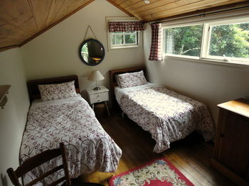 Stones Throw Cottage Bed & Breakfast - Redcliffe Tourism 2