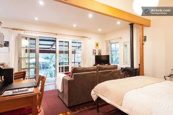 Stones Throw Cottage Bed & Breakfast - Redcliffe Tourism 6