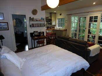Stones Throw Cottage Bed & Breakfast - Redcliffe Tourism 10