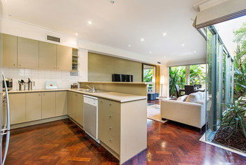 Apartment2c - Tribeca - Redcliffe Tourism 12