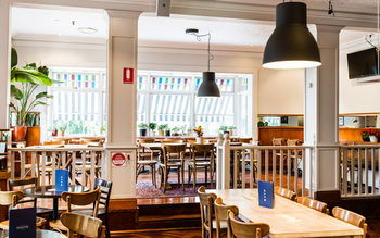 Bridgeview Hotel - Redcliffe Tourism 13