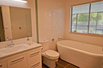 Moonee Beach Executive Retreat - Redcliffe Tourism 1