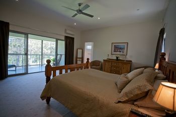 Moonee Beach Executive Retreat - Redcliffe Tourism 7