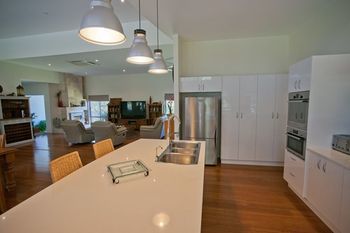 Moonee Beach Executive Retreat - Redcliffe Tourism 22
