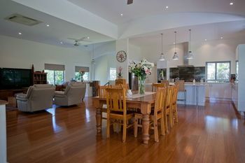 Moonee Beach Executive Retreat - Redcliffe Tourism 23