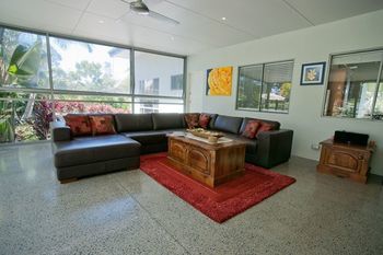 Moonee Beach Executive Retreat - Redcliffe Tourism 24